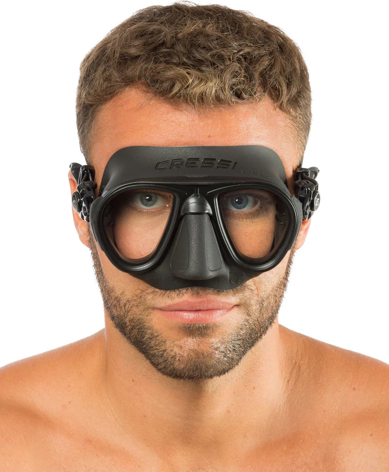 Cressi Calibro Mask Black | Modelled showing front view