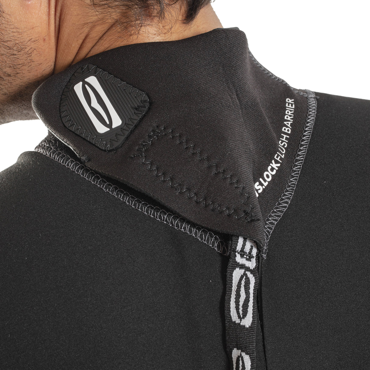 Gul Response Mens 4/3mm Wetsuit | Neck Closure Detail