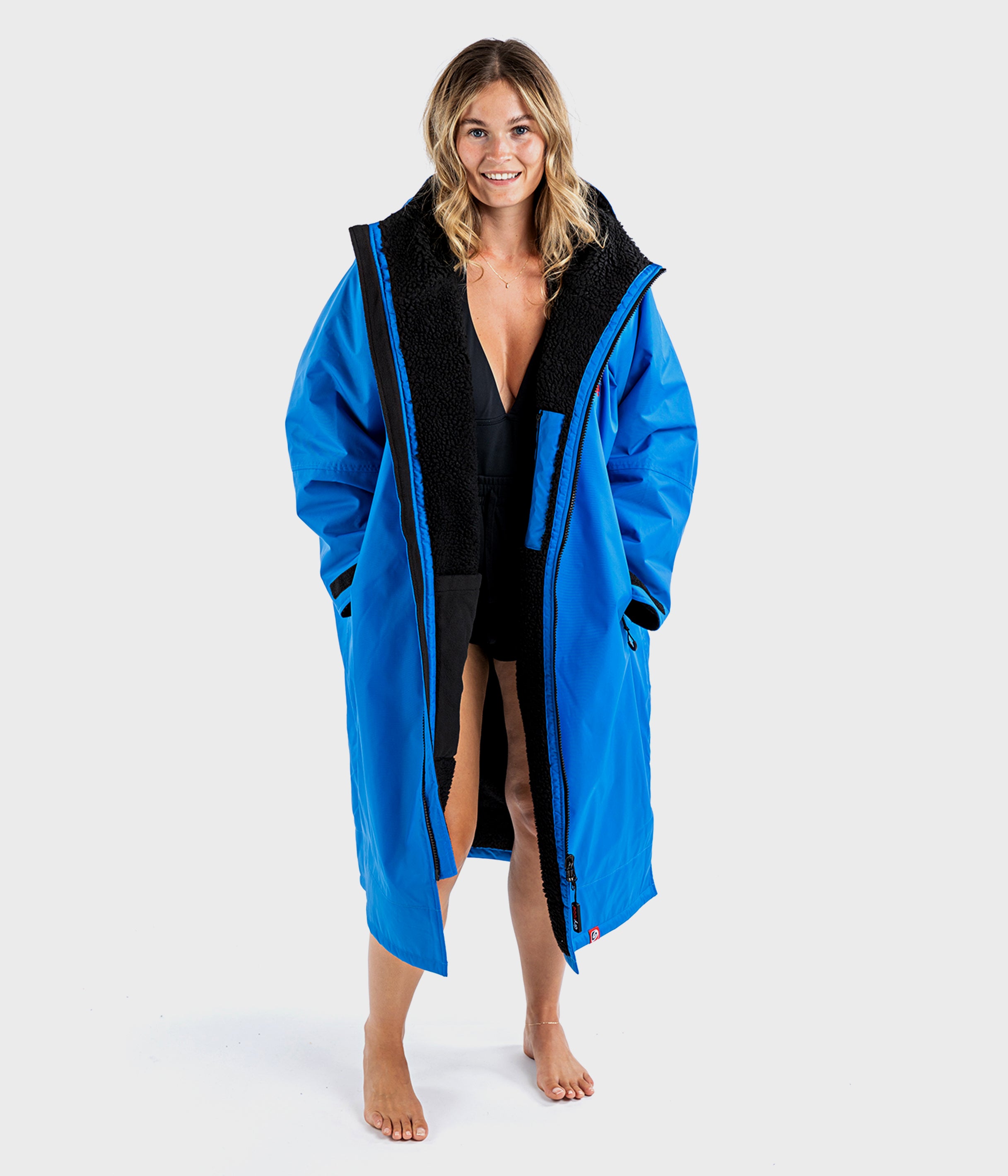 dryrobe Advance Long Sleeve | Cobalt Blue/Black modelled showing black lining