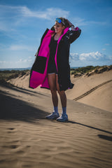 dryrobe Advance Short Sleeve | Black/Pink