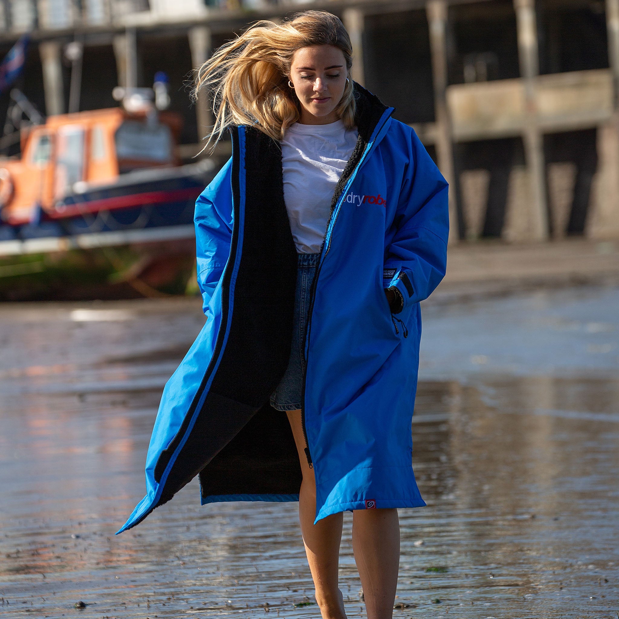 dryrobe Advance Long Sleeve | Cobalt Blue/Black Beach life