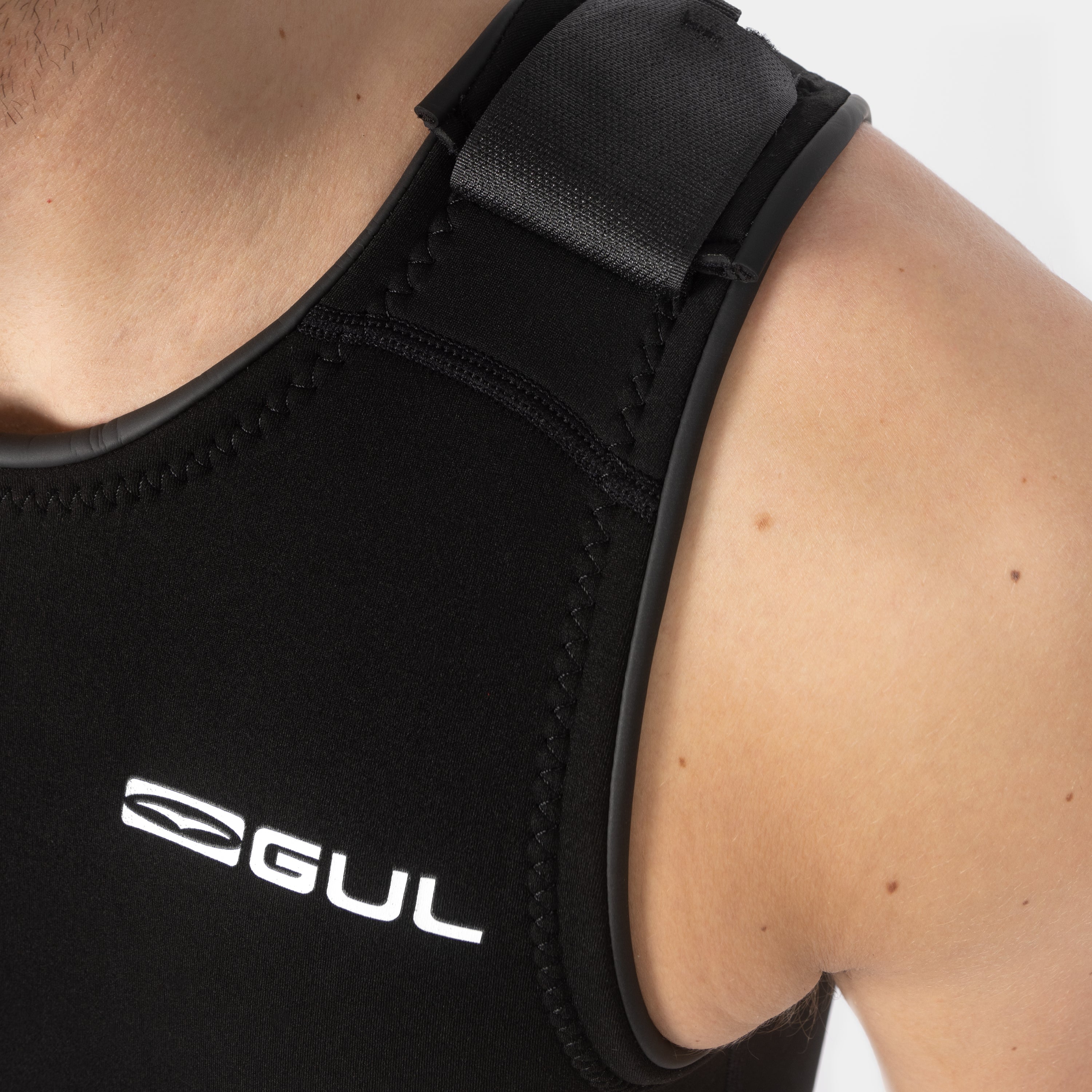 Gul Response 3/2mm ShortJohn Wetsuit | Velcro adjustable shoulder entry