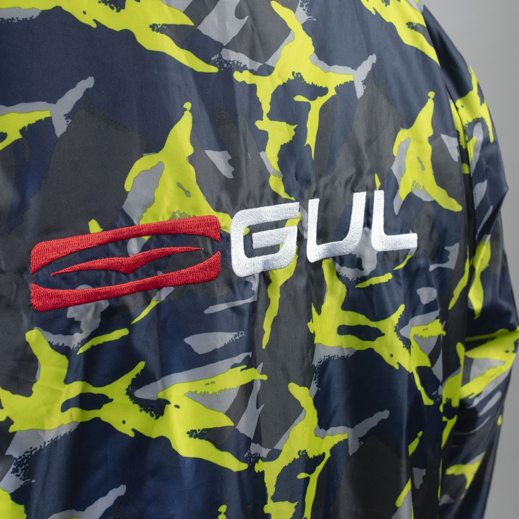 Gul EVORobe Hooded Changing Robe Camo | Back detail