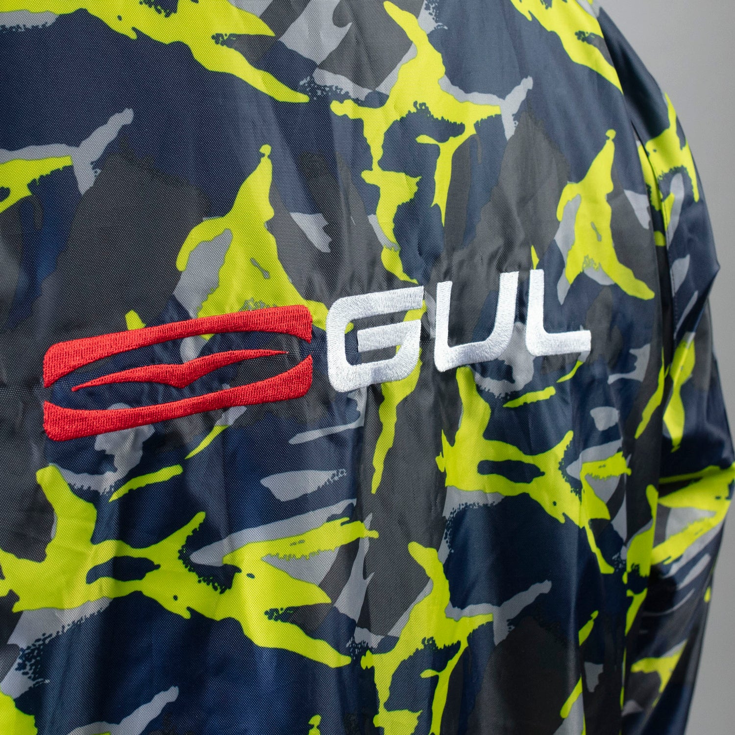 Gul Junior EVORobe Hooded Changing Robe Camo | Rear Detail