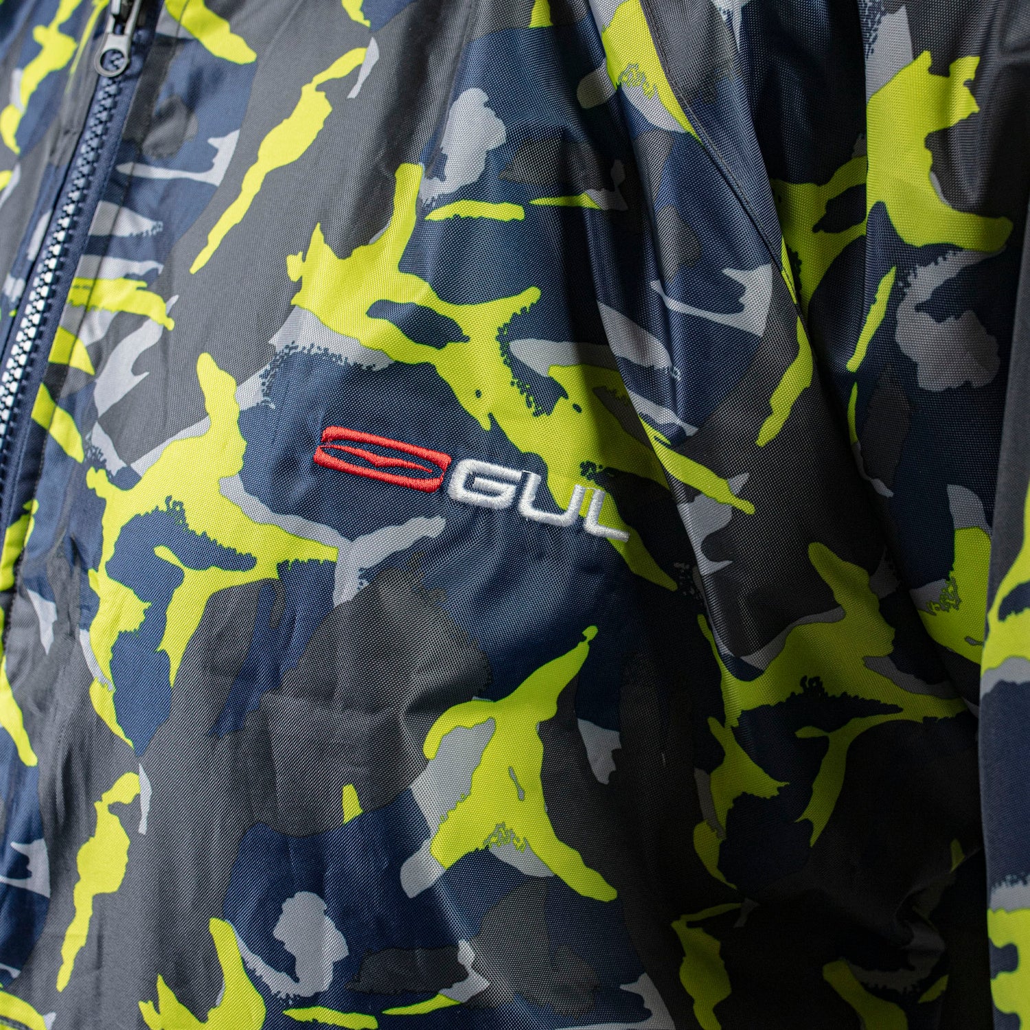 Gul EVORobe Hooded Changing Robe Camo | Gul Logo detail